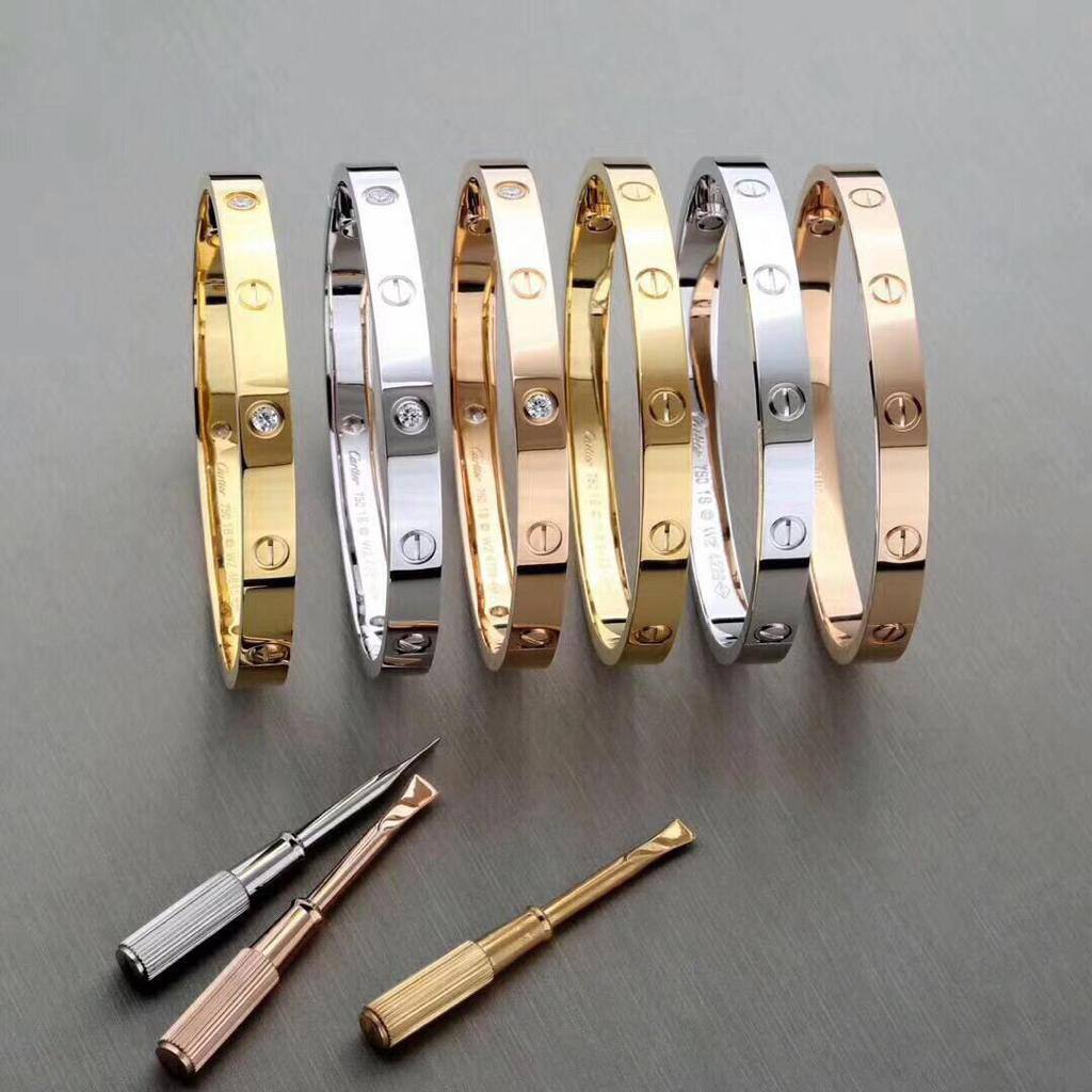 Cartier Bangle
60 dhs🪙💕  
Each Bangle With Box And Paper Bag
🎁🎁🎁

Zain89
♥️♥️♥️