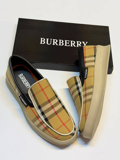NEW CAME
BURBERRY SHOES👟
*GOOD QUALITY
105 dhs❣️
Size 39 TO 45

Zain40
♥️♥️♥️