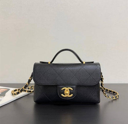 Chanel
95 dhs🪙🌨️
Good quality 

with box
🎁🎁🎁

Zain35
♥️♥️♥️
