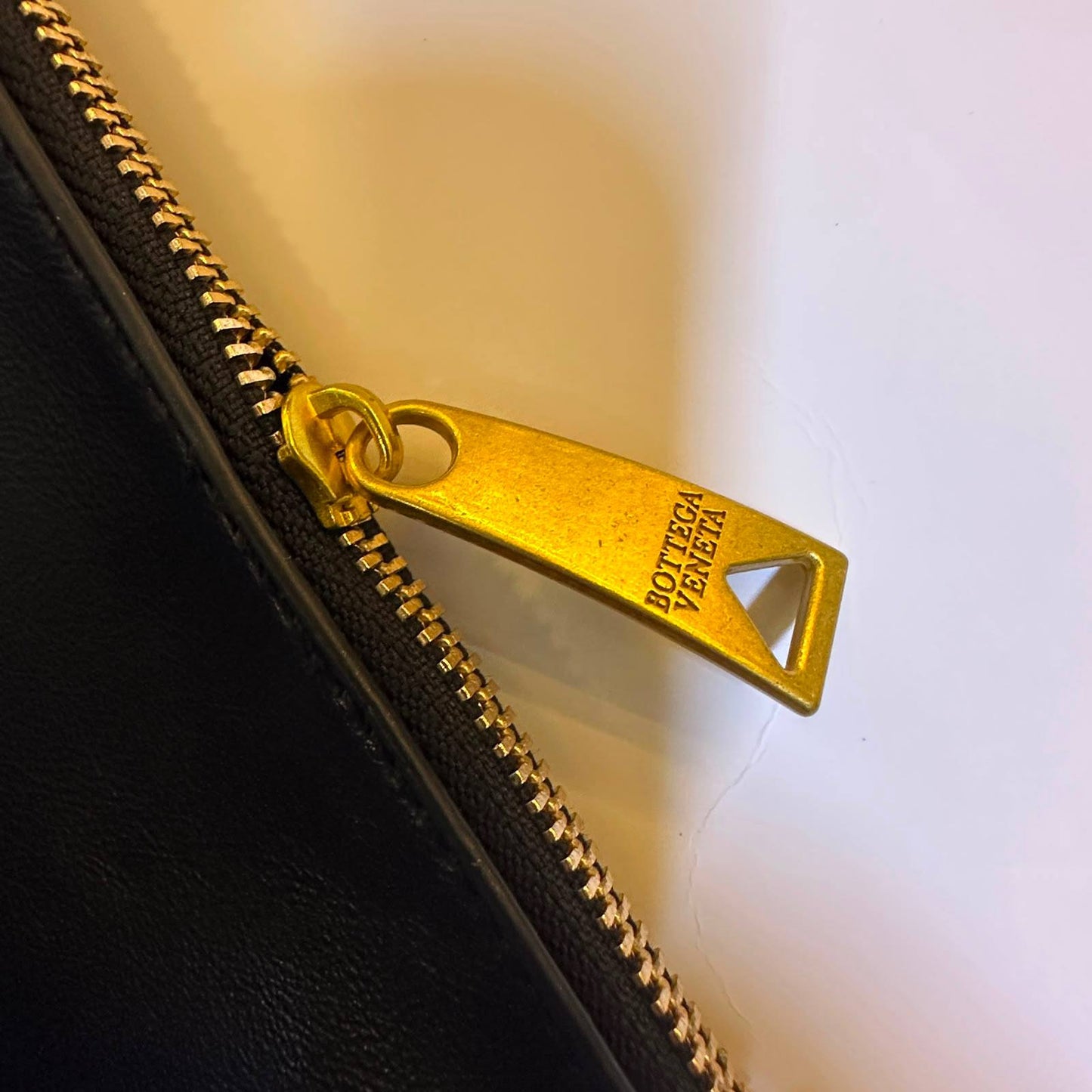 BOTTEGA NEW CAME HIGH QUALITY WITH BOX 
150 dhs✅

Zain295
♥️♥️♥️