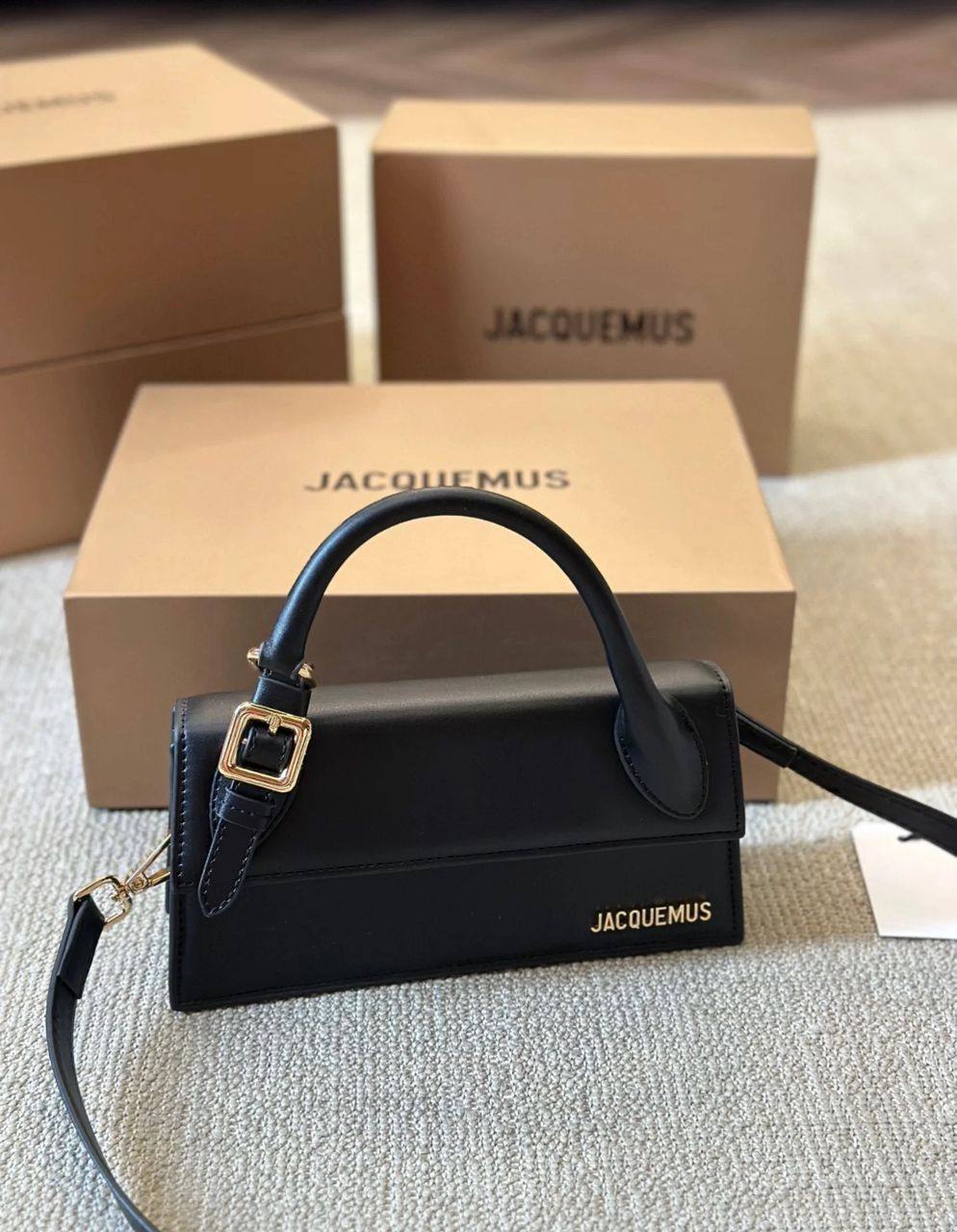 Jacquemus - LV
90 dhs🪙💕

Good quality 

with box
🎁🎁🎁

Zain35
♥️♥️♥️