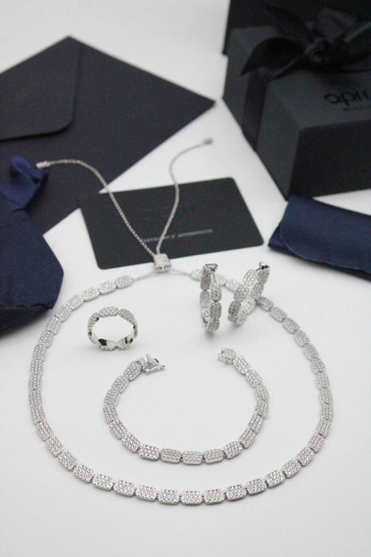 APM
350 dhs🪙💕 set 

Zain122
♥️♥️♥️