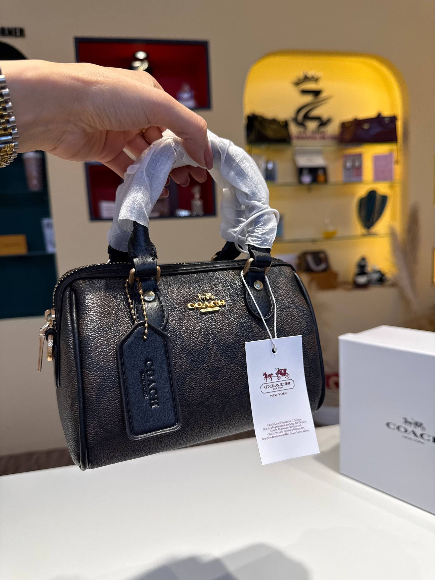 Coach

100 dhs
With box

Zain107

اطلبوها من الوتس المثبت في الأعلى👆🏻👆🏻

تواصلو معنا 👈🏻 Zain 
For order WhatsApp pinned 👆🏻

♥️♥️♥️