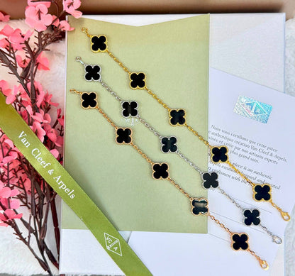 VCA
 *6 Motifs Bracelet* 
*90 dhs🇦🇪🇦🇪*   with  *NORMAL*  Box
*150 dhs🇦🇪🇦🇪* with  *ORIGINAL*  Box

Zain209
♥️♥️♥️