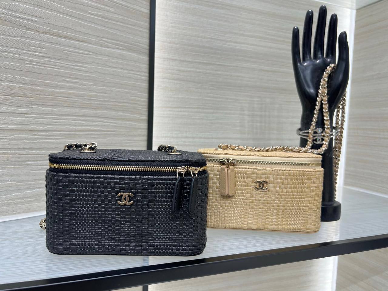 Dior 
new collection ✅*
*Size 18 cm*
For Price 👇 WhatsApp✅
0568585901 
0507557372
0552275751 Owner Zain 👌

Zain274
♥️♥️♥️