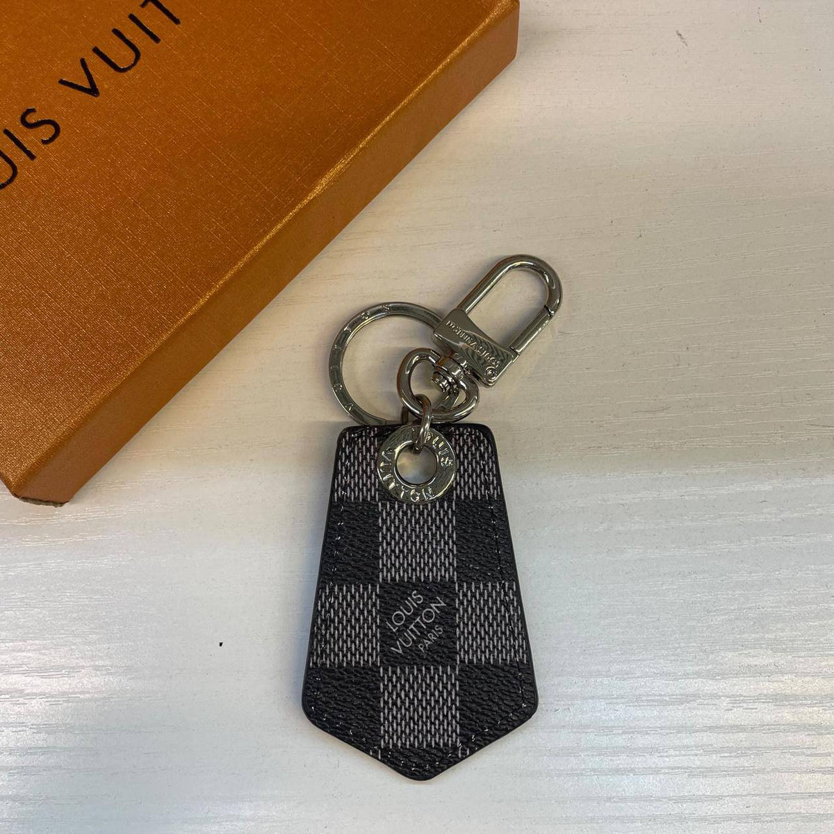 KEY HOLDERS 

60 dhs🇦🇪🇦🇪

WITH BOX
Zain88
♥️♥️♥️