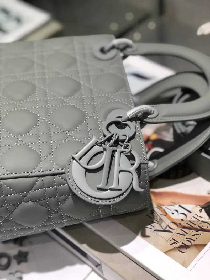 Dior
ᴍᴀᴛᴛᴇ ʟᴇᴀᴛʜᴇʀ ᴍᴀᴛᴇʀɪᴀʟ
ᴡɪᴛʜ ᴛᴡɪʟʟʏ ɪɴᴄʟᴜᴅᴇ
sɪᴢᴇ: 24 cm
ᴡɪᴛʜ BOX
🎁🎁🎁

110 dhs🪙💕

Zain31
♥️♥️♥️
