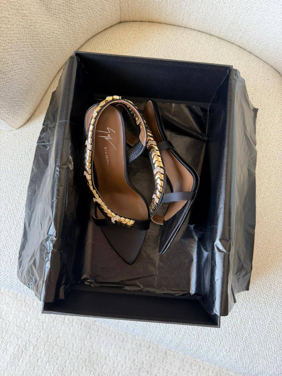 Giuseppe Zanotti
𝑽𝑰𝑷 𝑸𝒖𝒂𝒍𝒊𝒕𝒚
𝑺𝒊𝒛𝒆 35 𝒕𝒐 42 
550 dhs💓

Zain81
♥️♥️♥️