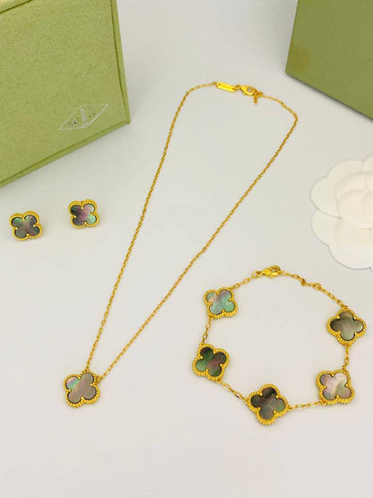 VCA SET 
NECKLACE 
BRACELET 
EARRINGS
150 DHS✅
 WITH BOX AND PAPER BAG🛍️🎁
SEPARATE

Zain89
♥️♥️♥️