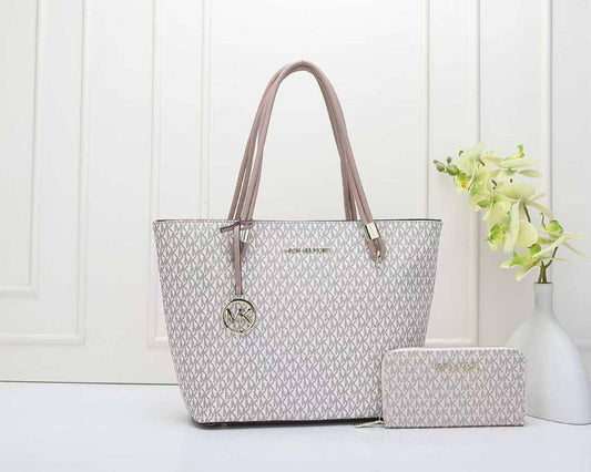 MK 
NEW CAME GOOD QUALITY 
110 dhs🪙💚
SIZE : 32cm

Zain39
♥️♥️♥️