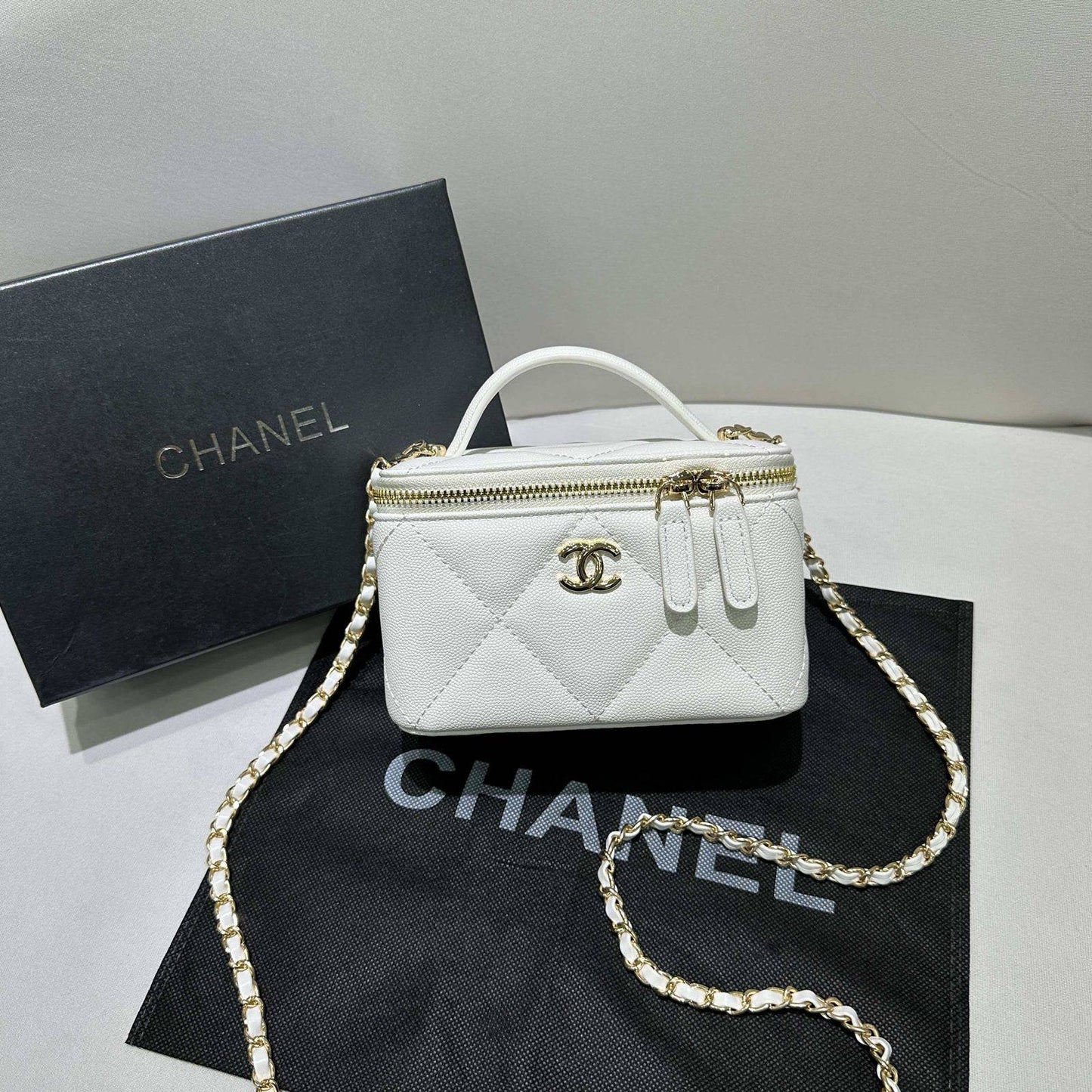 Chanel
withbox 
🎁🎁🎁

95 dhs❣️

Zain143
♥️♥️♥️