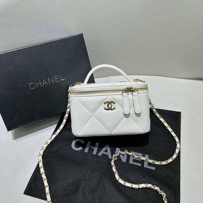 Chanel
withbox 
🎁🎁🎁

95 dhs❣️

Zain143
♥️♥️♥️