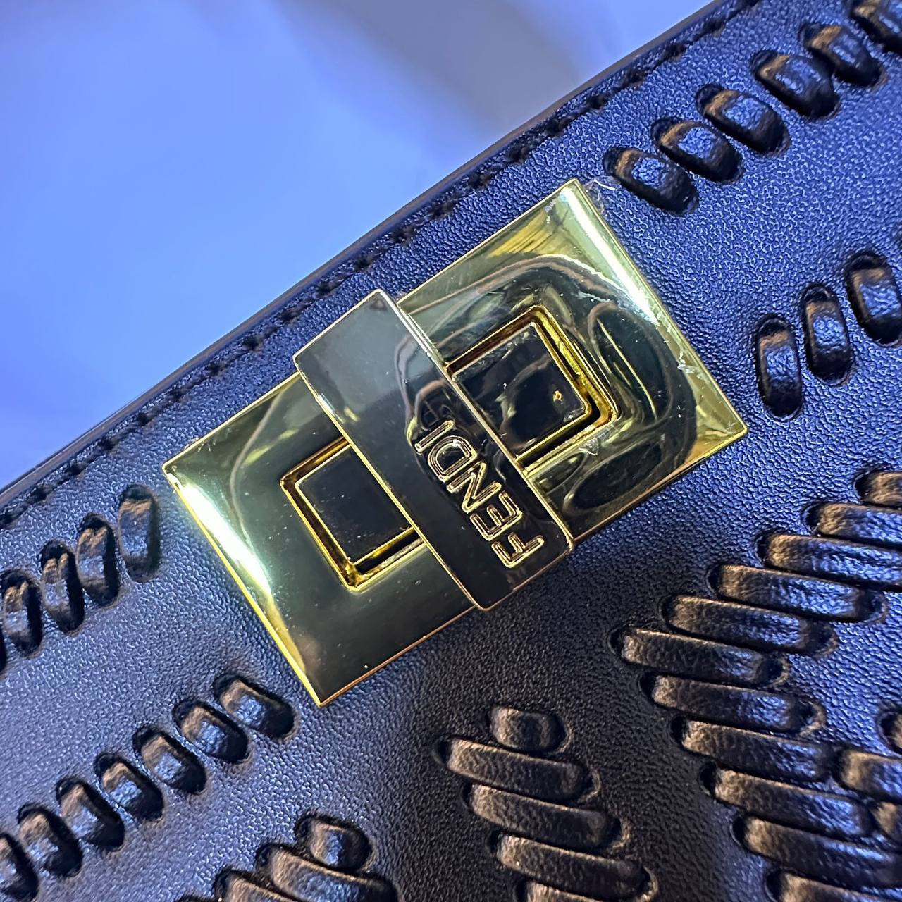 FENDI 
COPY ONE 
WITH BOX 
210 dhs✅

Zain39
♥️♥️♥️