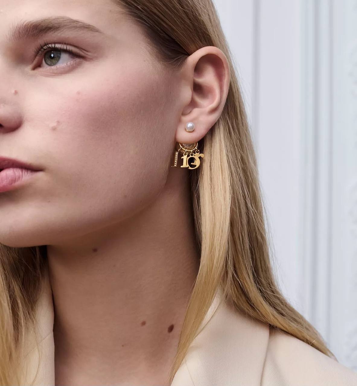 Dior
Master Earring
85 dhs✅
normal box🎁

Zain209
♥️♥️♥️