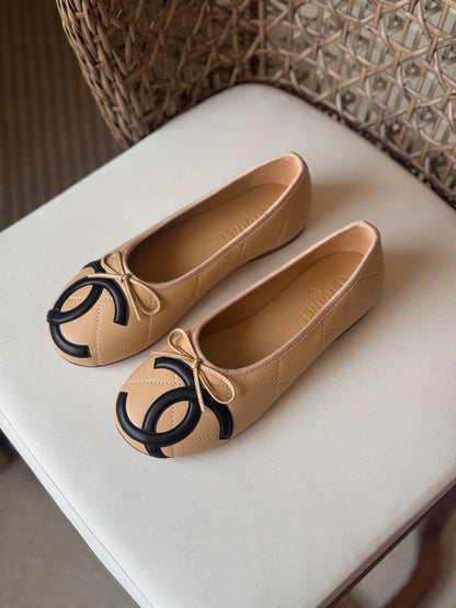 CHANEL 🤍
🤩Available new 😍😍
Size: 36 to 41
Super master quality
450 dhs✅

Zain198
♥️♥️♥️