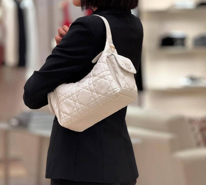 Gucci

105 dhs🇦🇪🇦🇪

Zain26
♥️♥️♥️