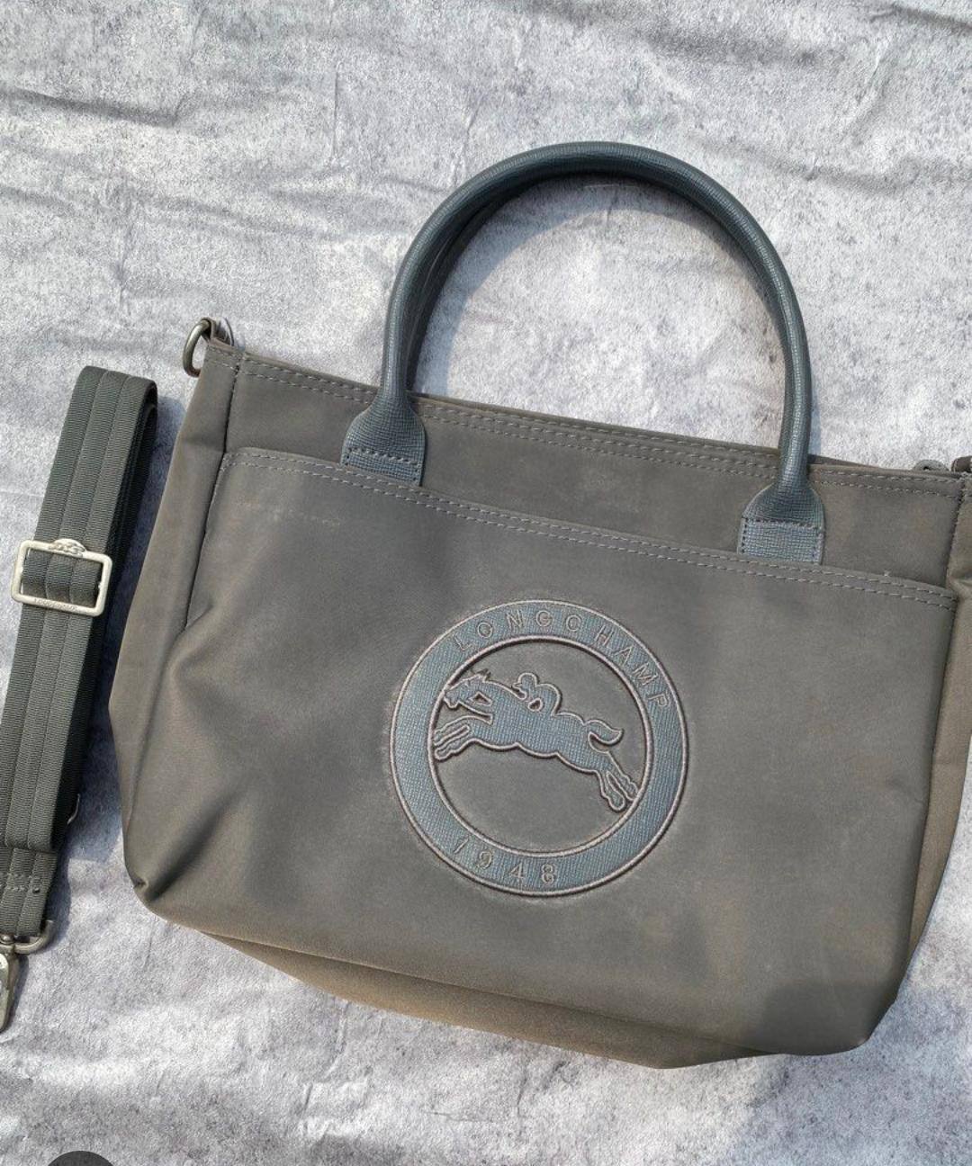 AVAILABLE

 LONGCHAMP 

HIGH QUALITY 🎁

85 dhs🇦🇪🇦🇪

Zain169
♥️♥️♥️
