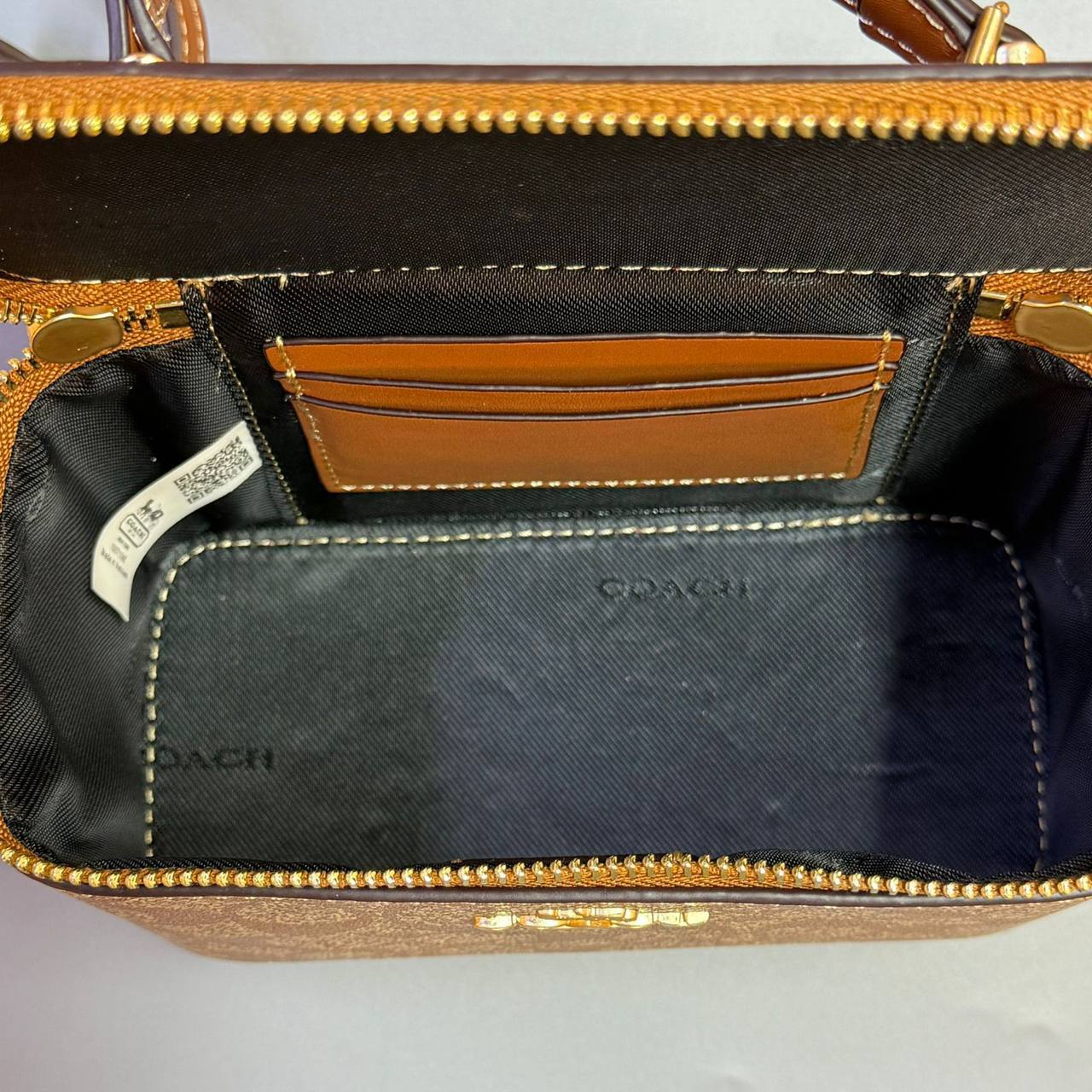 COACH 
NEW CAME GOOD QUALITY 
WITH BOX  
🎁🎁🎁

90 dhs🪙💕
SIZE: 17.5cm

Zain39

اطلبوها من الوتس المثبت في الأعلى👆🏻👆🏻

تواصلو معنا 👈🏻 Zain 
For order WhatsApp pinned 👆🏻

♥️♥️♥️