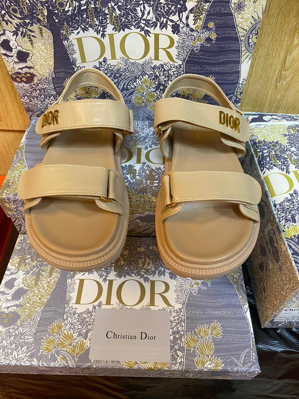 Dior Slippers, 

Good Quality 
Size 38 to 41

With box.pepper bag

105 dhs🇦🇪🇦🇪

Zain120
♥️♥️♥️