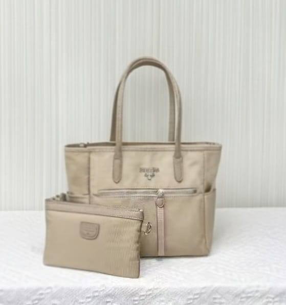 Prada
75 dhs✅

Zain232
♥️♥️♥️