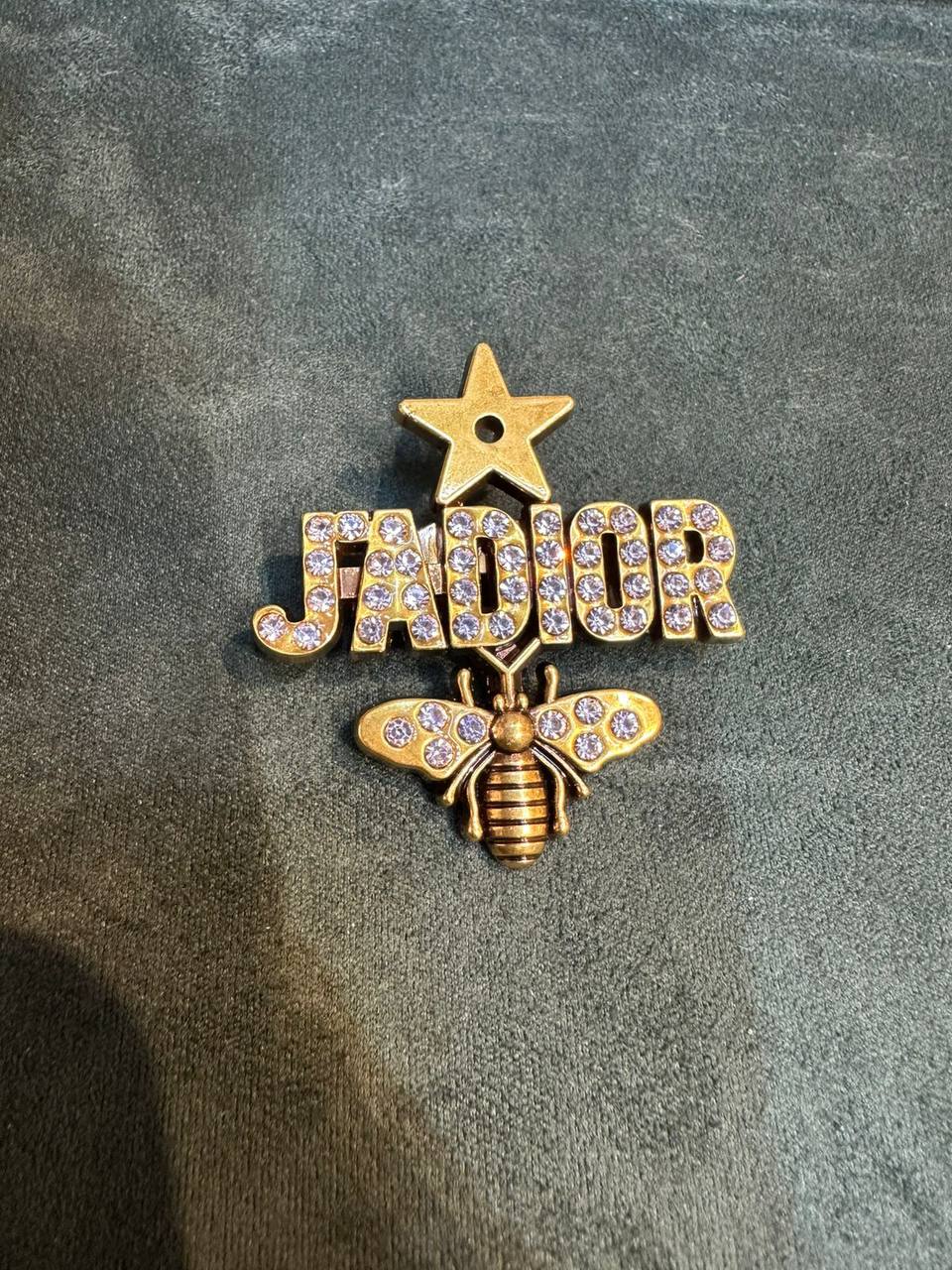New arrival branded Brooches 

30 dhs🪙🌨️
40 dhs🪙🌨️

pc with branded box and paper bag🎁🎁🎁

Zain243
♥️♥️♥️