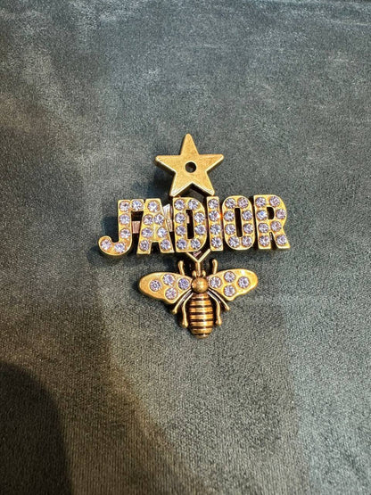 New arrival branded Brooches 

30 dhs🪙🌨️
40 dhs🪙🌨️

pc with branded box and paper bag🎁🎁🎁

Zain243
♥️♥️♥️