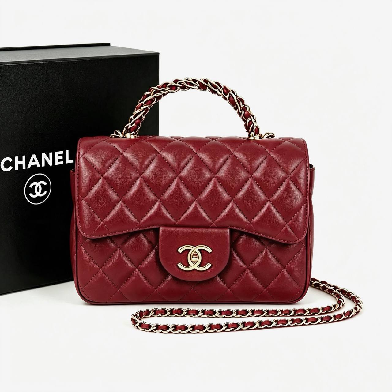 CHANEL 
GOOD QUALITY WITH BOX 
100 dhs🇦🇪🇦🇪
Size:20cm

Zain295
♥️♥️♥️