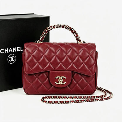 CHANEL 
GOOD QUALITY WITH BOX 
100 dhs🇦🇪🇦🇪
Size:20cm

Zain295
♥️♥️♥️