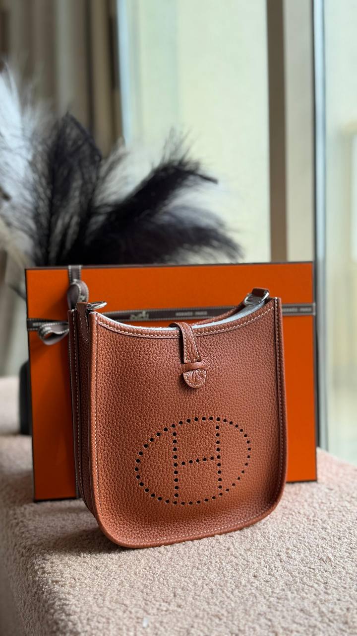HERMES 🧡
MINI EVELYNE 16 cm
*with original packing*🎁
*HANDMADE*
For Price 👇 WTSP Text Zain 0568585901

Zain280
♥️♥️♥️