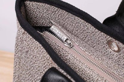 Chanel

100 DHS🇦🇪🇦🇪

 high quality 

42cm

Zain26
♥️♥️♥️