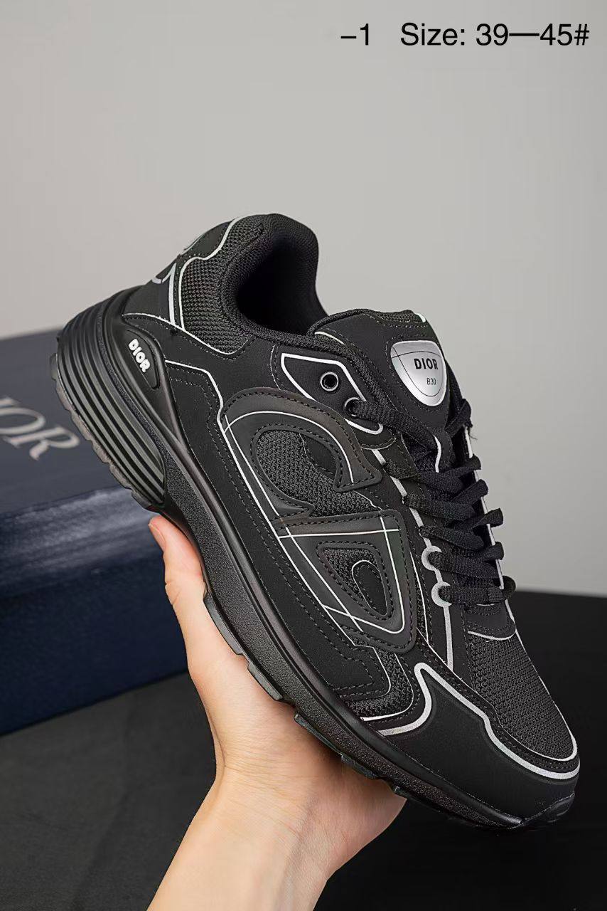 Dior Shoes 
Size-39 To 45.

150 dhs❣️
Good Quality 🔥

Zain82
♥️♥️♥️