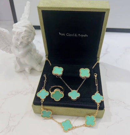 VCA SET ❤️‍🔥*
Necklace ✨
Earring 🍁
Bracelet 🦋
Ring free size 💍
Master quality 💯
With normal boxes 📦 
50 dhs❣️
With master box 🗃️ 
75 dhs❣️

Zain216
♥️♥️♥️