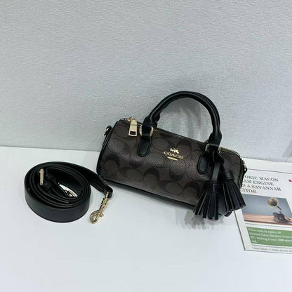 Coach - Aigner
90 dhs🪙💕
Good quality 

with box
🎁🎁🎁

Zain35
♥️♥️♥️