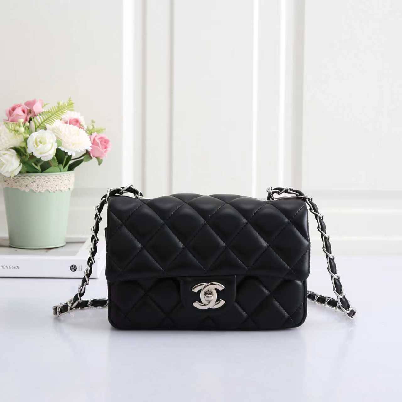 Channel

Best quality

Whith box’s

100 DHS🇦🇪🇦🇪

size 20cm

Zain158
♥️♥️♥️