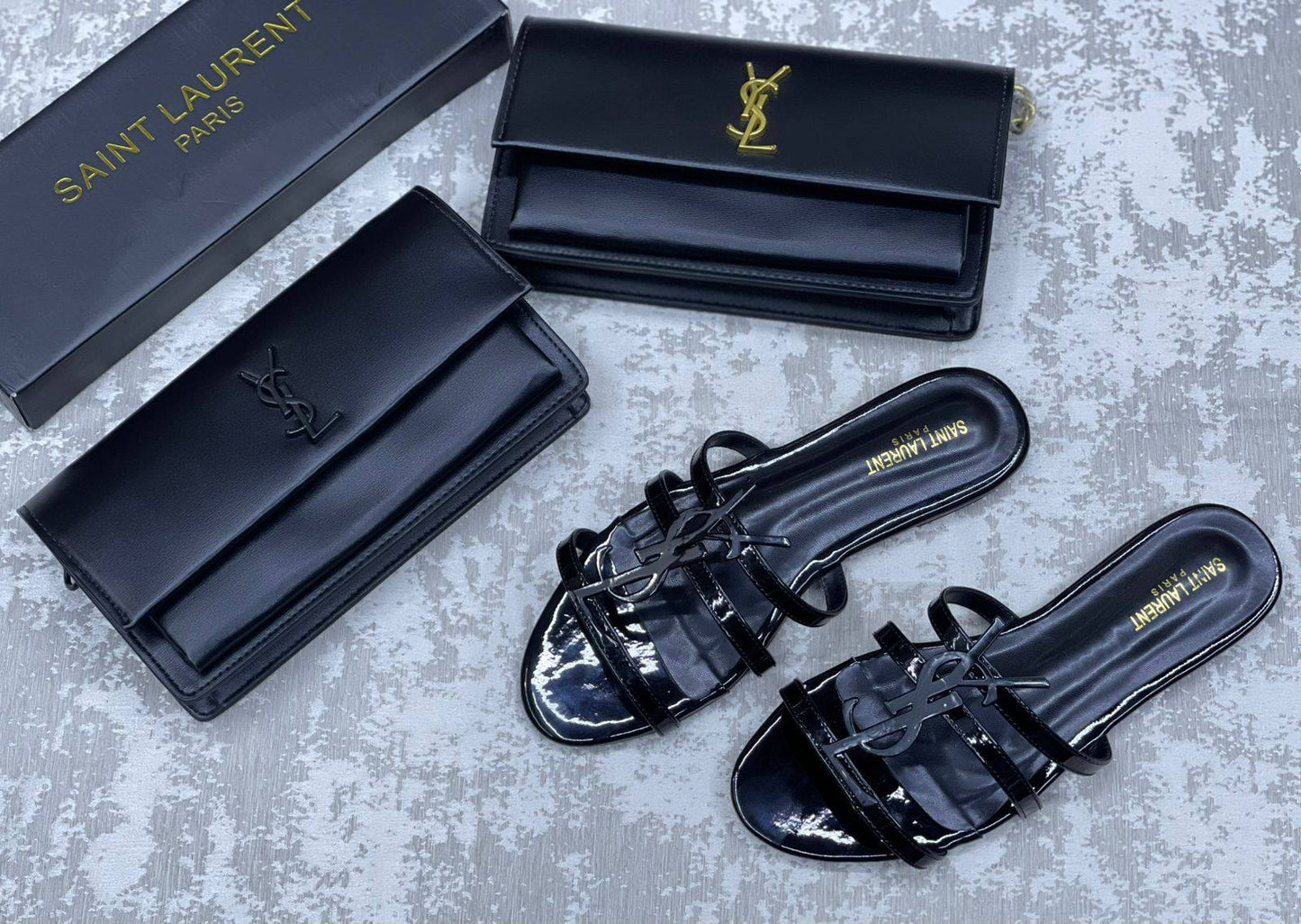 YSL
Bag&shoes.   Set. 

150 dhs🗽
Size 36 to 41

Zain175
♥️♥️♥️