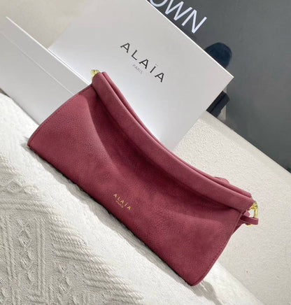 ALAIA 

COPY ONE NEW CAME 

WITH BOX 
🎁🎁🎁

130 dhs✅

Zain39
♥️♥️♥️