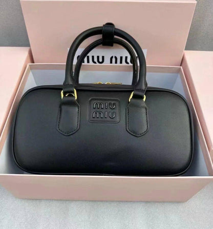 Miu Miu
95 dhs🪙🌨️


with box
🎁🎁🎁

Zain90
♥️♥️♥️