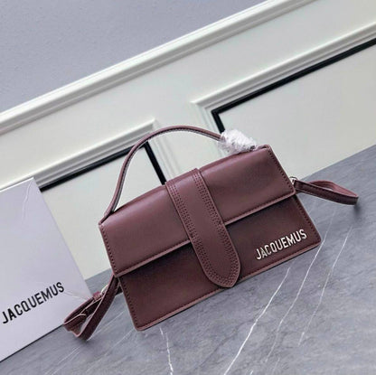 JACQUEMUS 

COPY ONE 

RESTOCK 

WITH BOX 

BIG SIZE  220 DHS……
(Leather)

Zain295
♥️♥️♥️♥️
