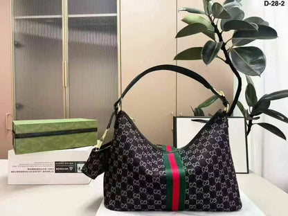 GUCCI

Size  40cm 

High quality
115 dhs🇦🇪🇦🇪🇦🇪

Zain04
♥️♥️♥️