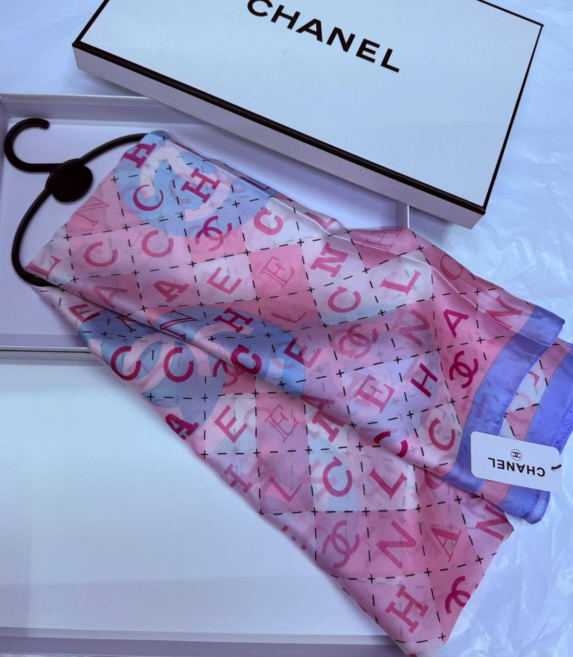 Chanel
Silk scarf 
40 dhs✅
55 dhs✅ 

with box🎁🎁🎁

Zain93
♥️♥️♥️