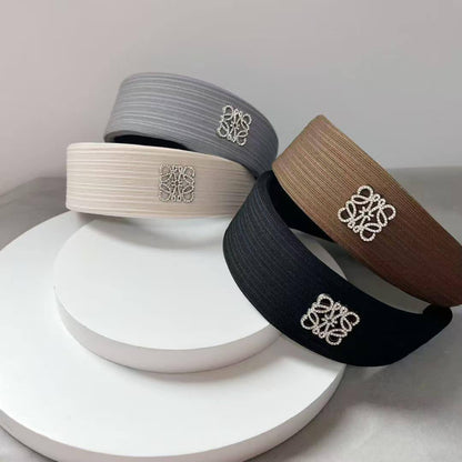 Headband 🔥*
good quality 💯

With paper bag 🛍️
20 dhs🪙🌨️
With master box 🗃️ 
40 dhs🪙🌨️

Zain216
♥️♥️♥️