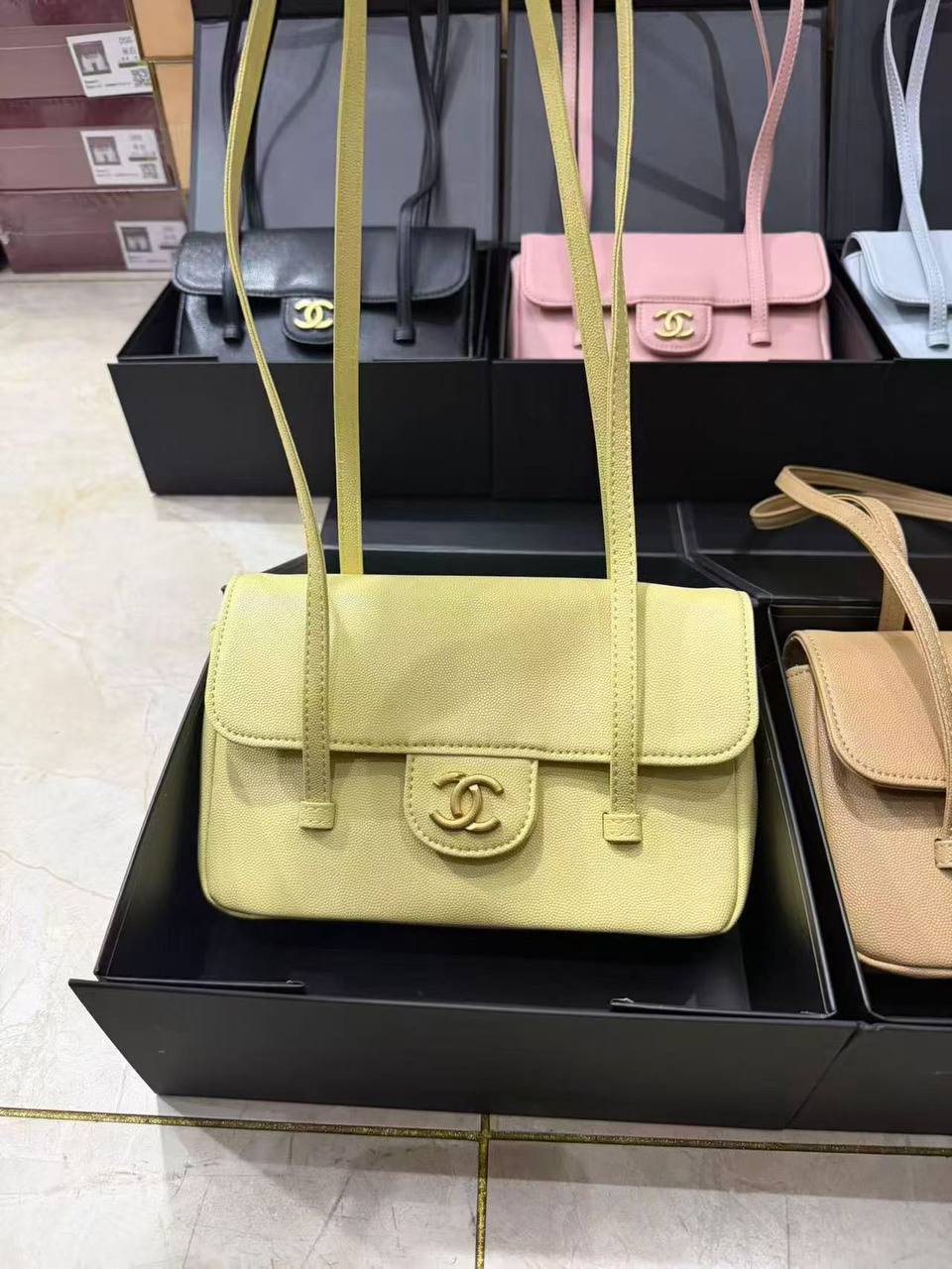 Chanel
with box
100 dhs💓

Zain143
♥️♥️♥️