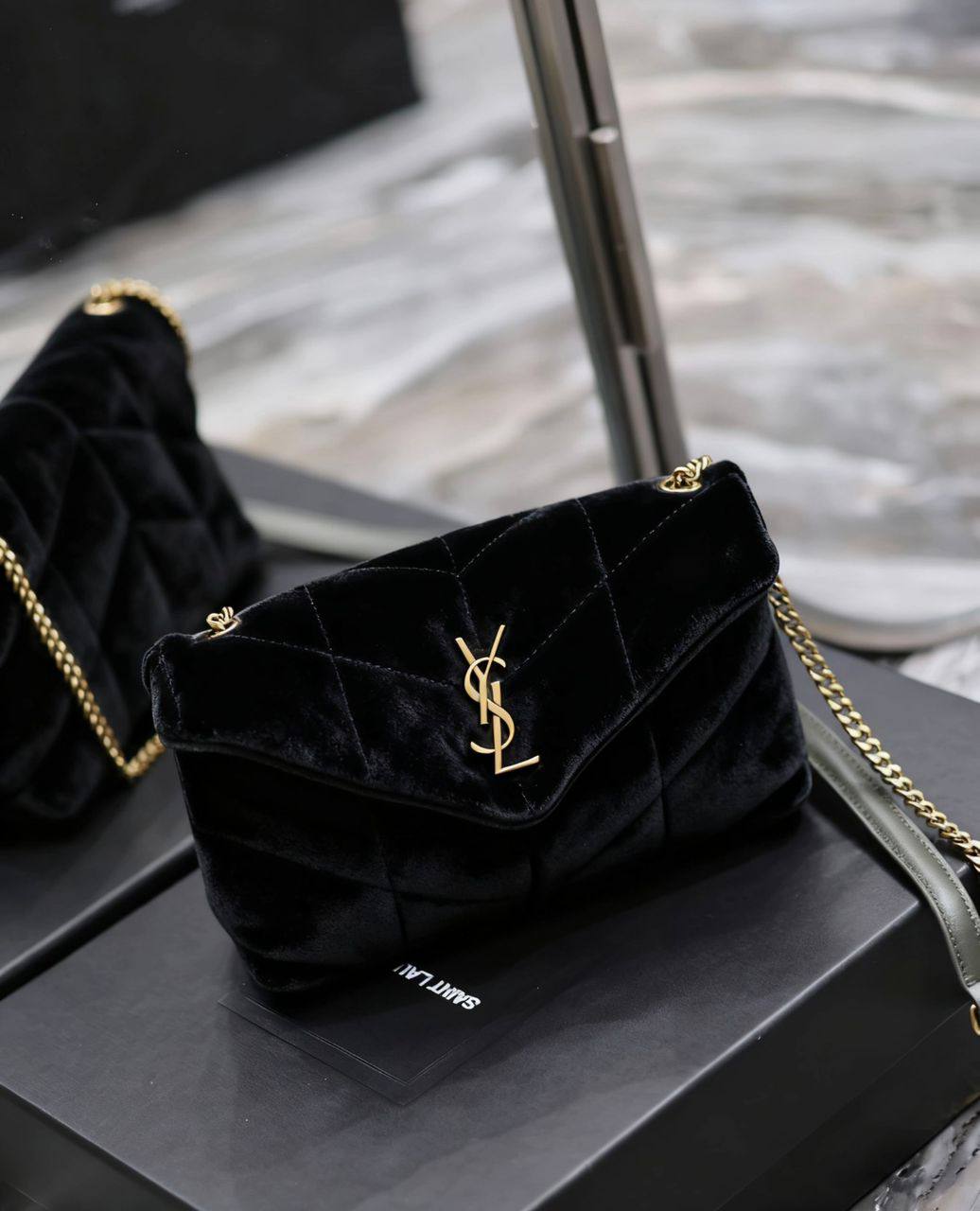 YSL
90 dhs🪙🖤
size：23×13×7cm
Good quality 
with box
🎁🎁🎁

Zain35
♥️♥️♥️