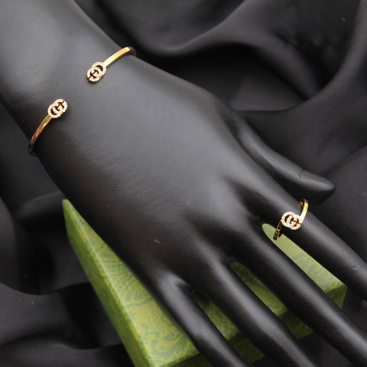 GUCCI 💚💫
* Gucci GG with Stone Bangle with Ring ⬆️
* ⁠↗️ *Super Master Quality* ®️
For Price 👇 WhatsApp✅
0568585901 
0507557372
0552275751 Owner Zain 👌

Zain106
♥️♥️♥️