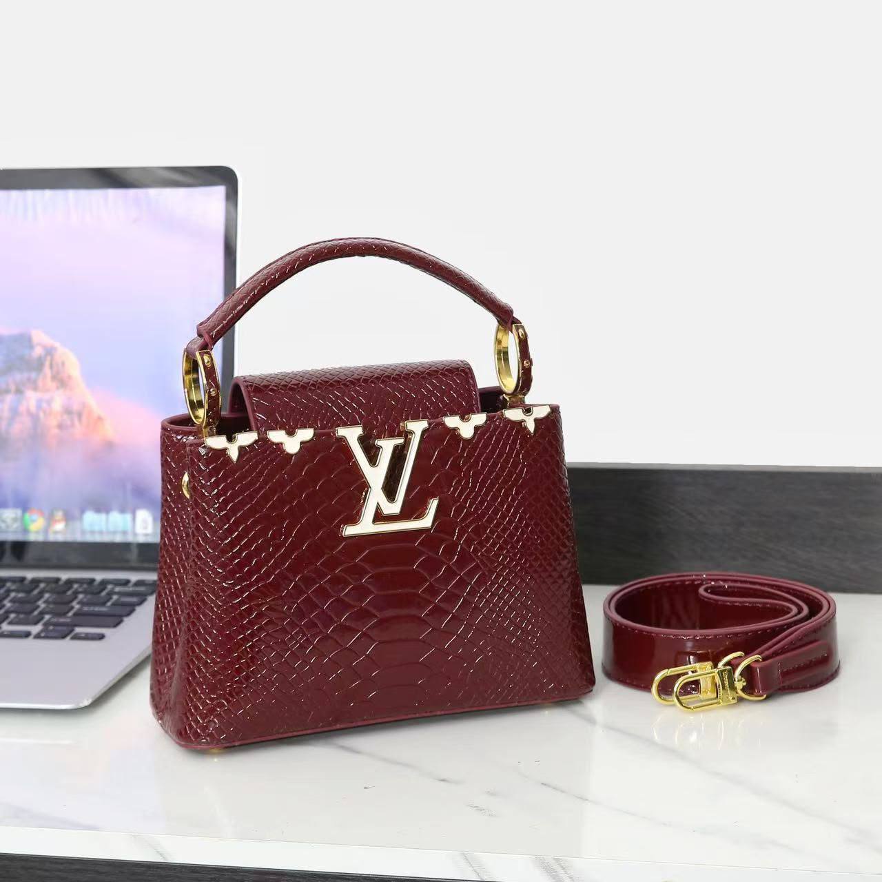 LV
Restock 
Good quality 
Size 20*cm
120 dhs🇦🇪🇦🇪
With box 📦🔥🔥

Zain70
♥️♥️♥️