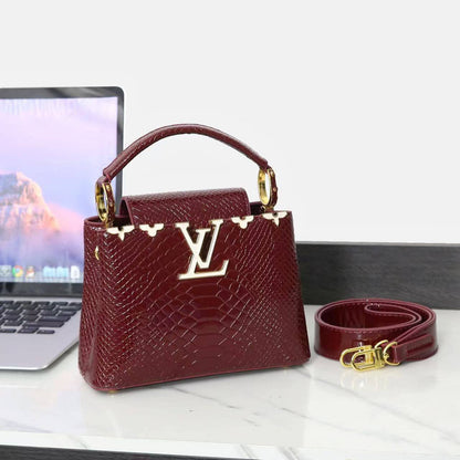 LV
Restock 
Good quality 
Size 20*cm
120 dhs🇦🇪🇦🇪
With box 📦🔥🔥

Zain70
♥️♥️♥️