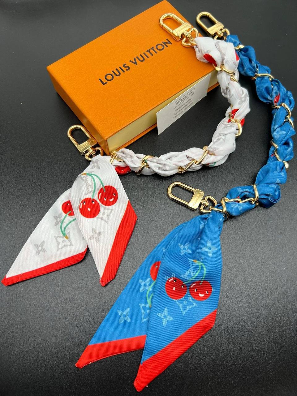Louis Vuitton 🦋*
Bag charms ❤️‍🔥
Master quality 💯
With normal boxes 📦 
45 dhs🪙🌨️
With master box 🗃️ 
60 dhs🪙🌨️

Zain216
♥️♥️♥️