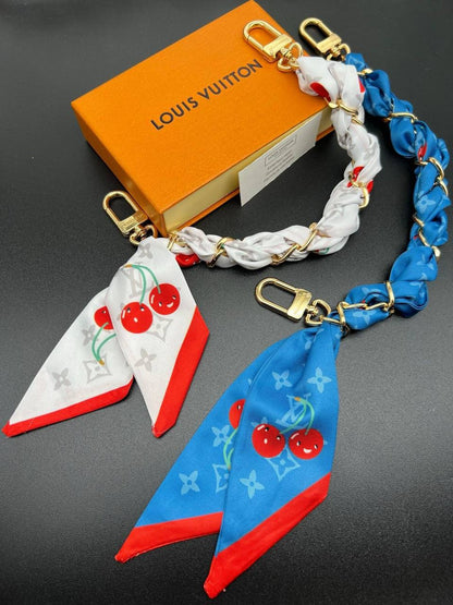 Louis Vuitton 🦋*
Bag charms ❤️‍🔥
Master quality 💯
With normal boxes 📦 
45 dhs🪙🌨️
With master box 🗃️ 
60 dhs🪙🌨️

Zain216
♥️♥️♥️