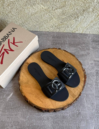 D&G
SuperMaster Quality 💯
450 dhs✅
Size: 36-41💥

Zain171
♥️♥️♥️