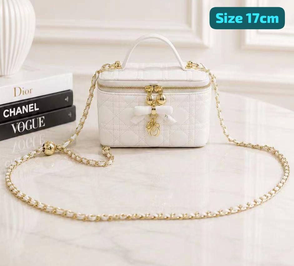 Dior

Good quality 
with box 

100 dhs🇦🇪🇦🇪🇦🇪

Zain186
♥️♥️♥️